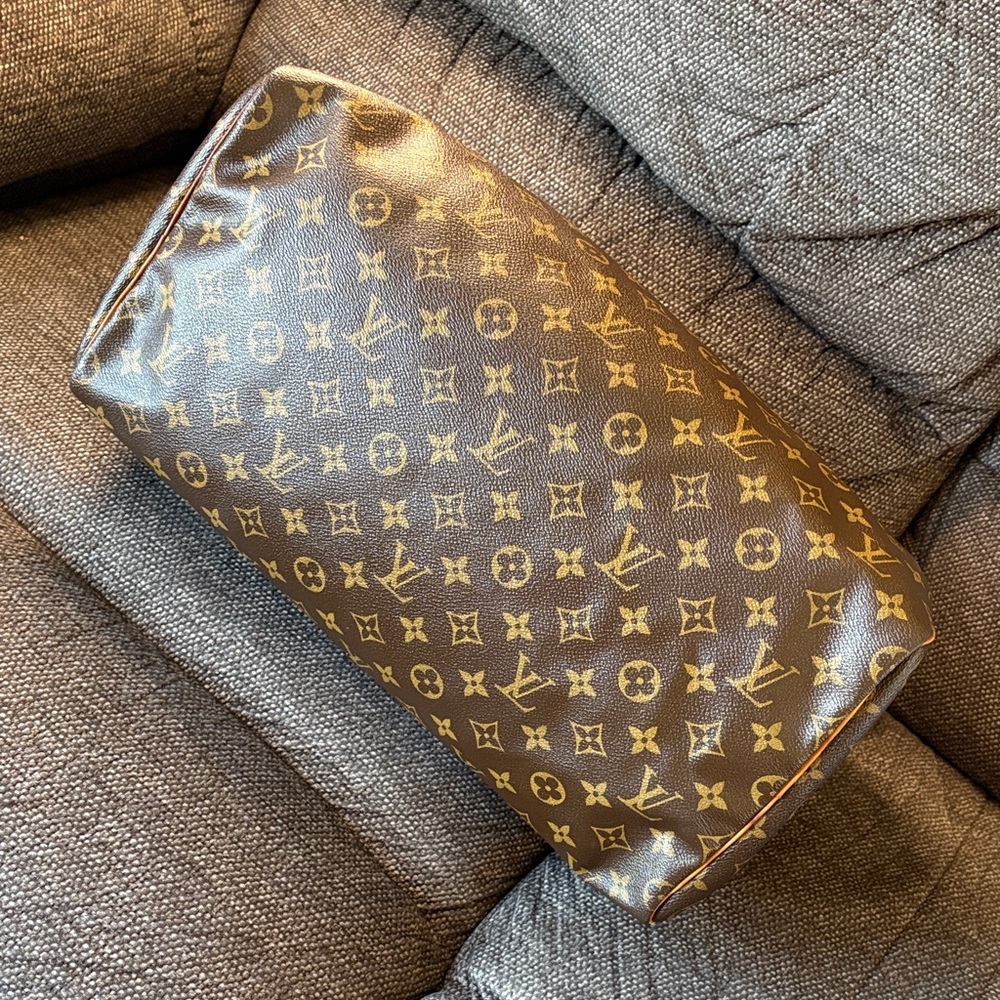 Louis Vuitton Speedy 40 Monogram Boston Bag- Preowned - Picture 10 of 17